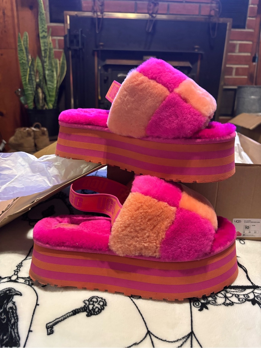 UGG DISCO SLIDES SIZE 10